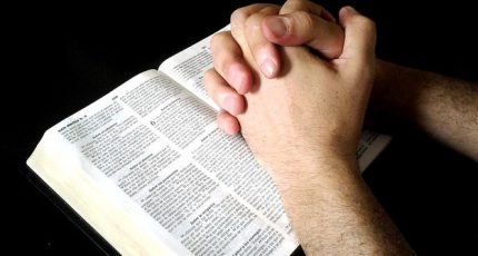 Tłumaczenie Biblii na język migowy